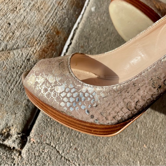 Calvin Klein Sandie Gold Snakeskin Print Faux Wood Peep Toe High Heels - Picture 7 of 13